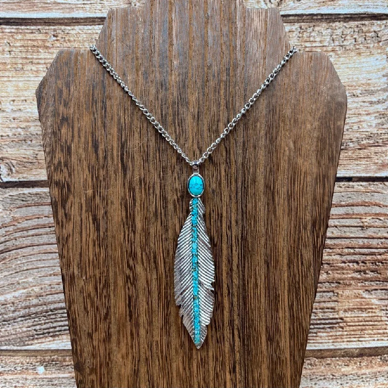 The Feather Pendant Necklace