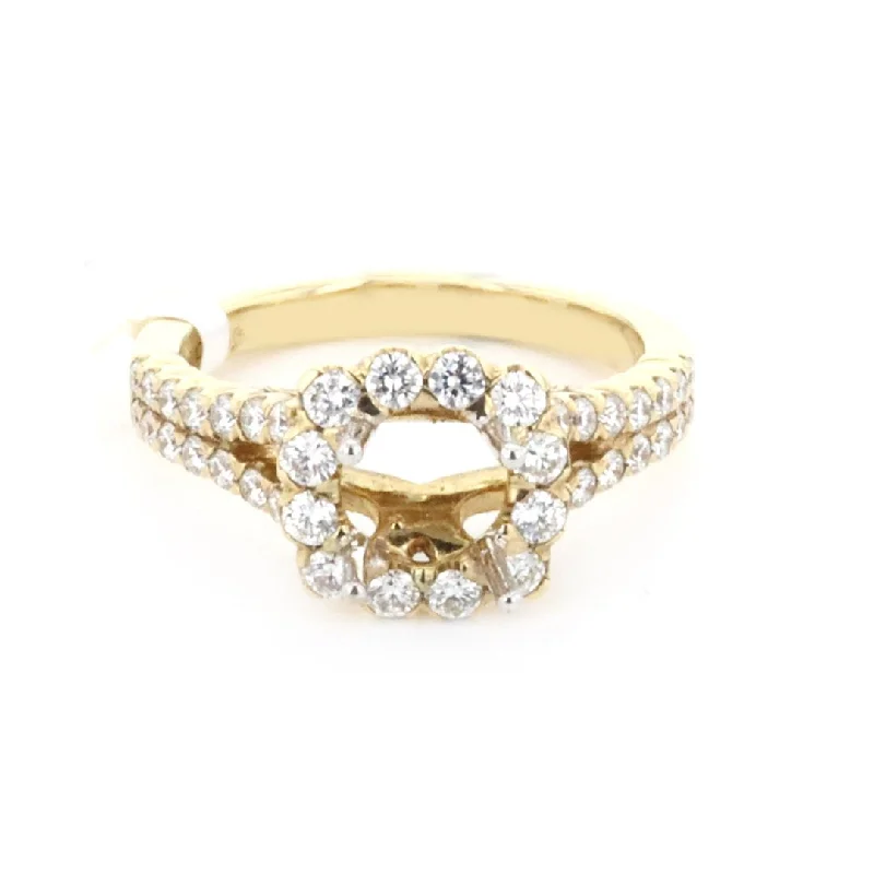 0.88 ctw Diamond Halo Engagement Ring